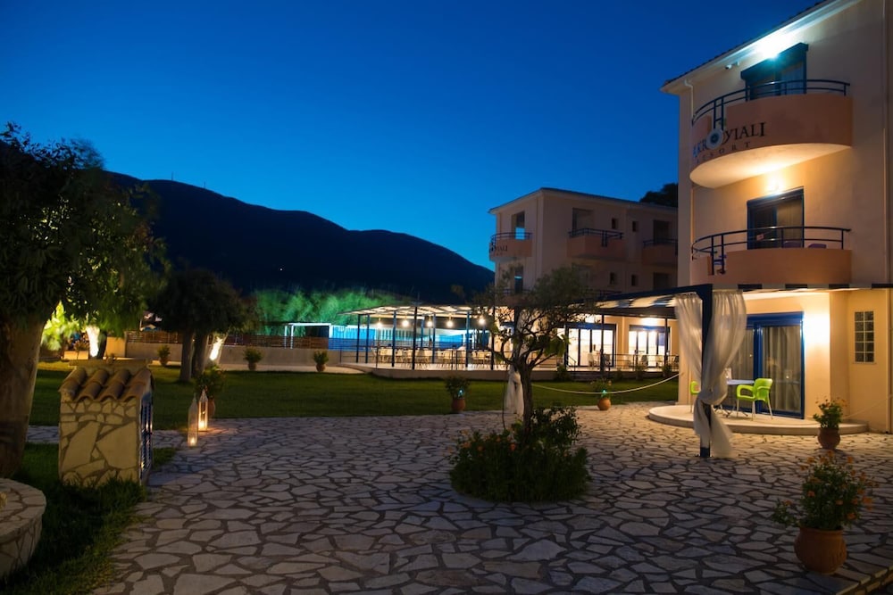 akroyiali resort