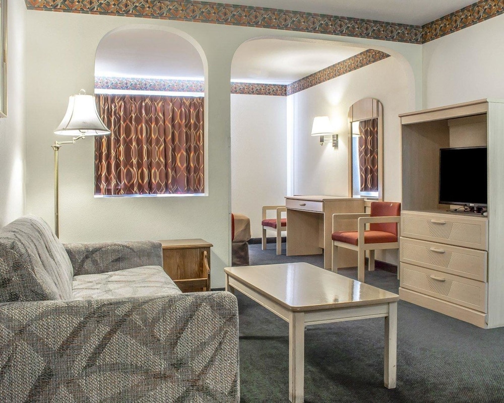 Quality Inn Winslow I-40 23/31
