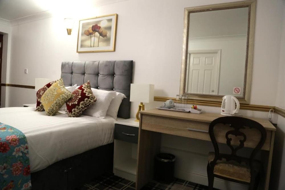 OYO 4 Sisters Inn 8/22