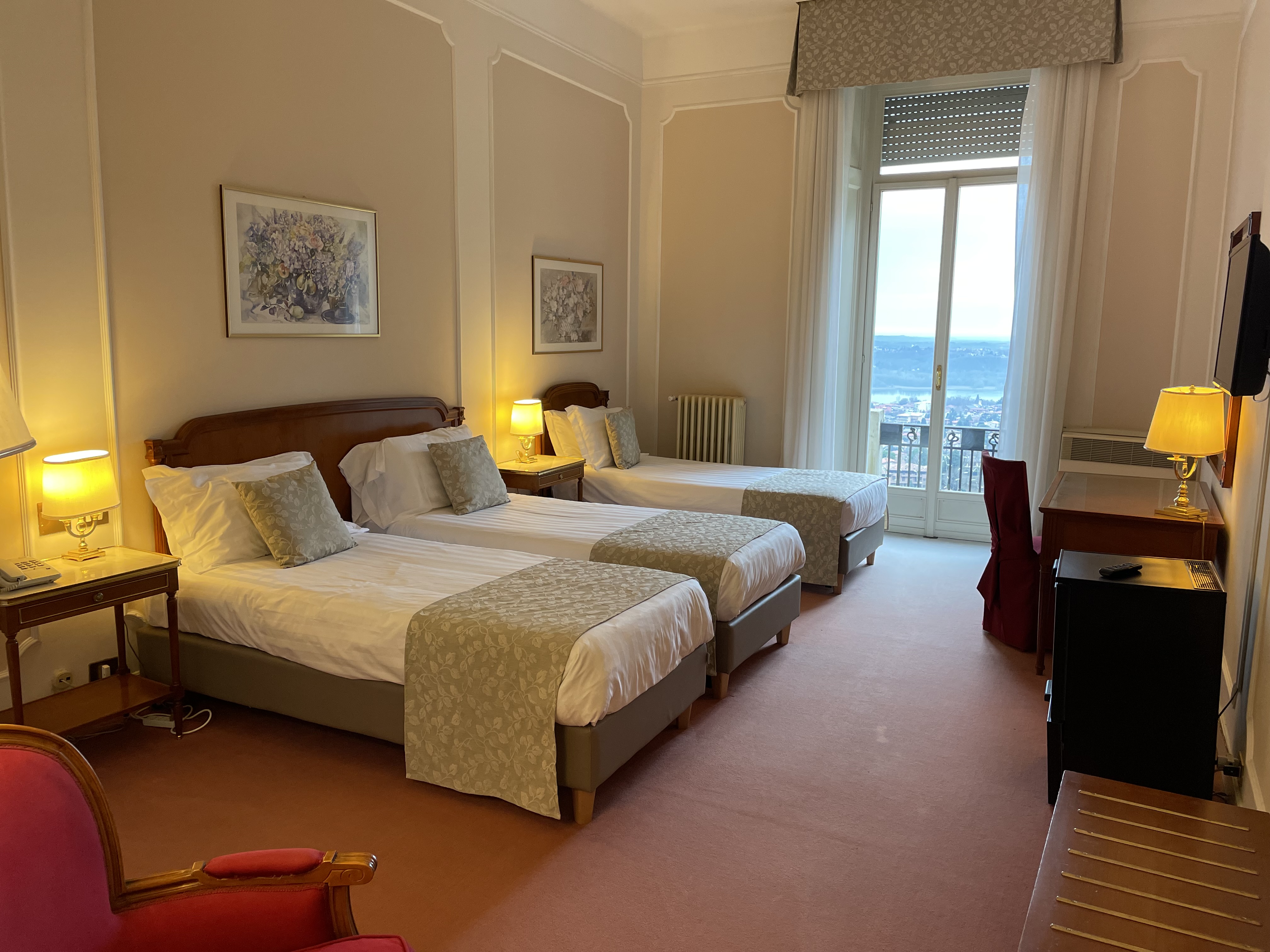 غرفة ثلاثية بإطلالة على البحيرة، Palace Grand Hotel Varese 2/3