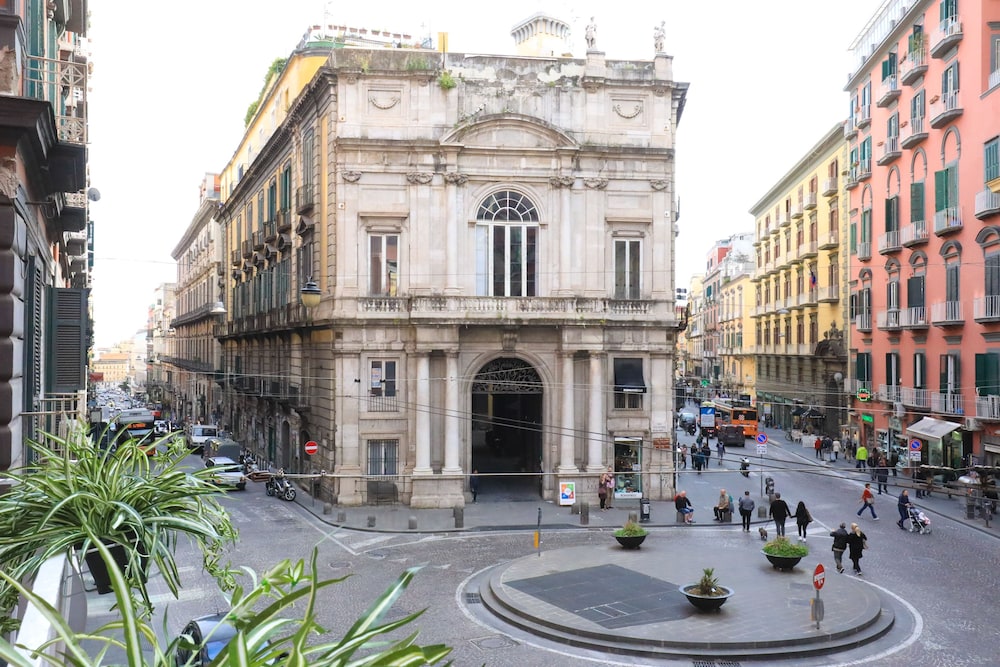 Toledo 16 Luxury Suites 22/24