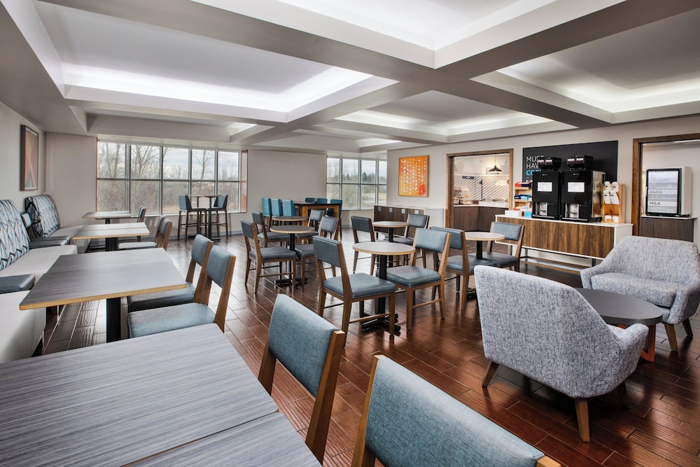 Holiday Inn Express Hotel Suites Auburn Hills 51/65