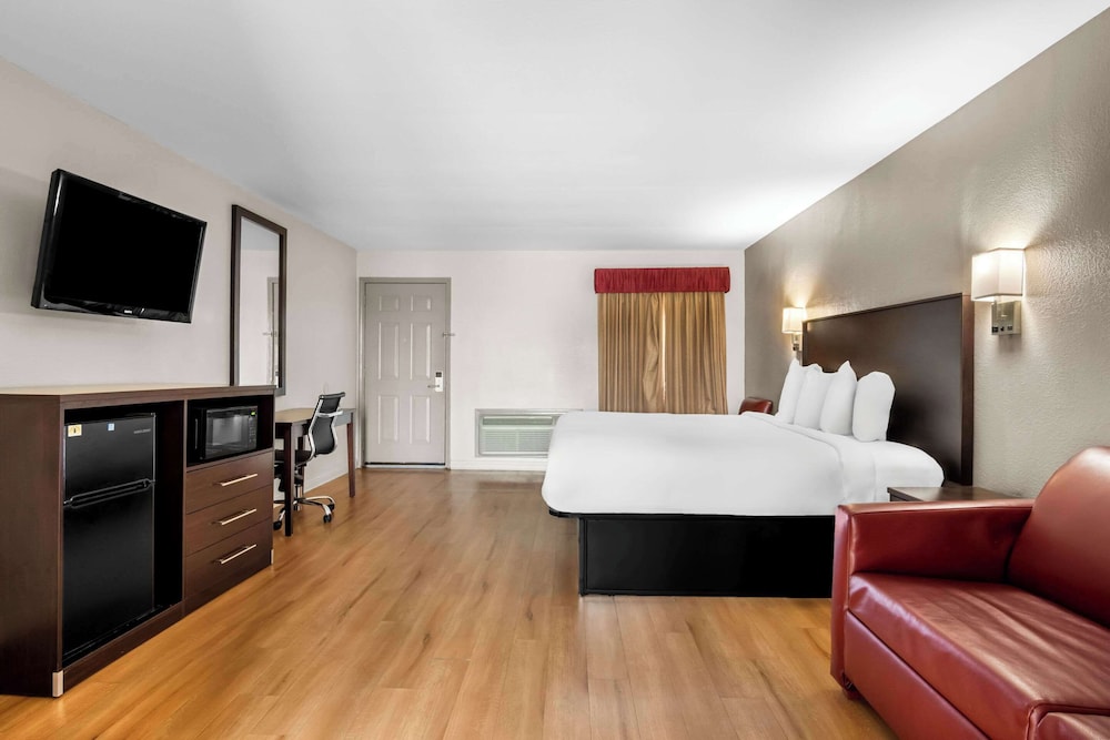 SUITE, KING BED