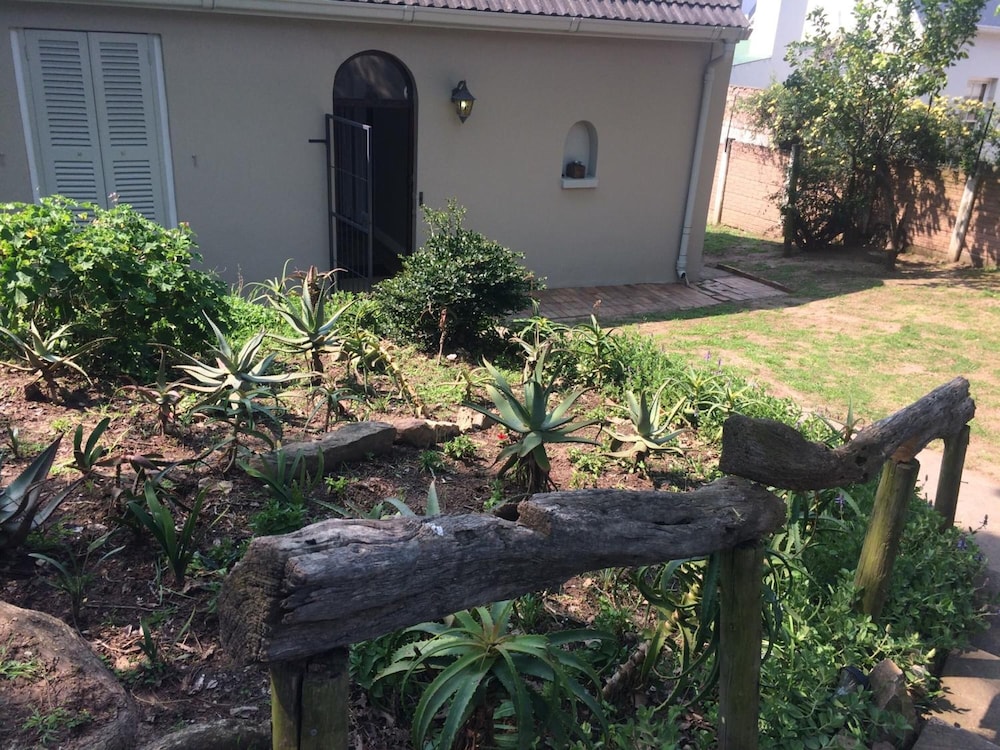 30 On Oatlands Road 24/27