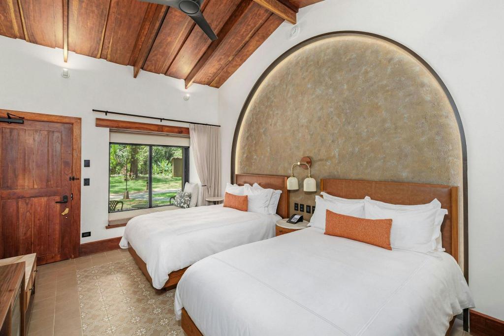 Guest Room, 2 Queen Beds, Mountain View
