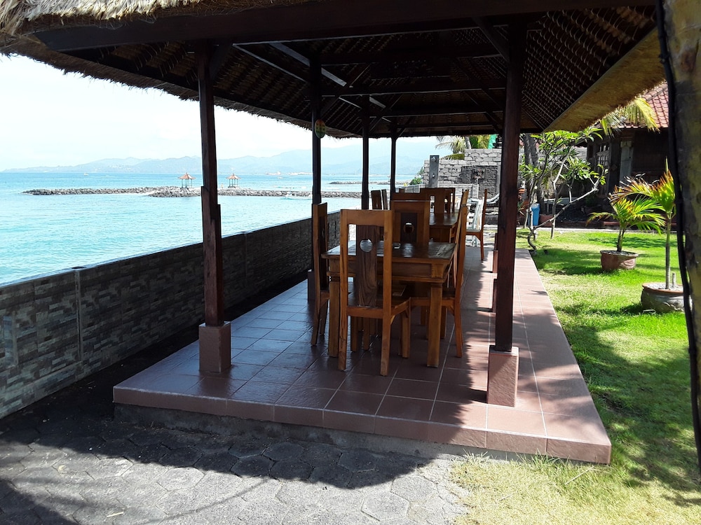 Temple Cafe & Seaside Cottages 55/59