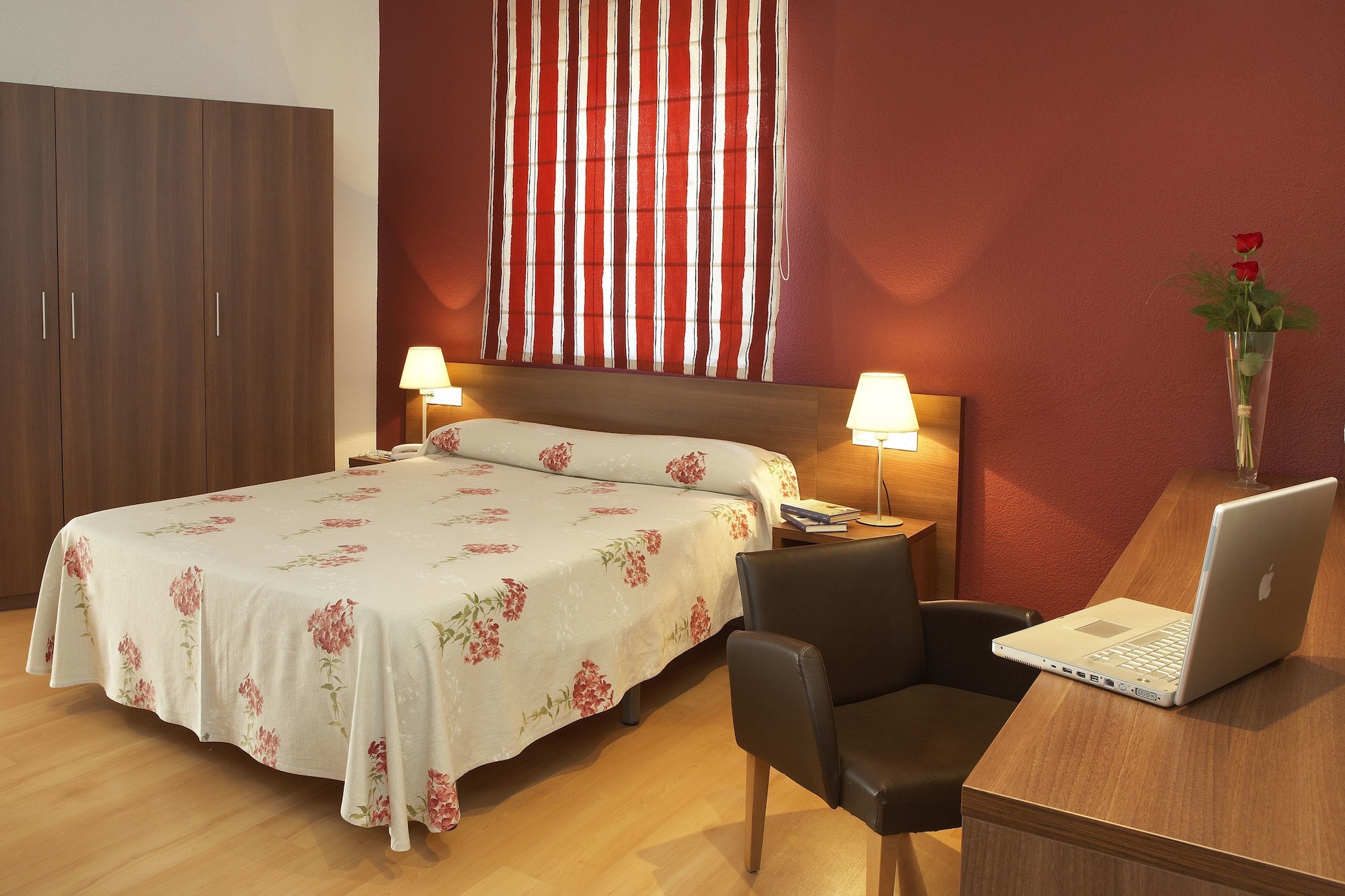 ROOM, TRIPLE
