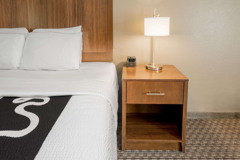 La Quinta Inn & Suites by Wyndham Fort Worth Arlington West 21/41