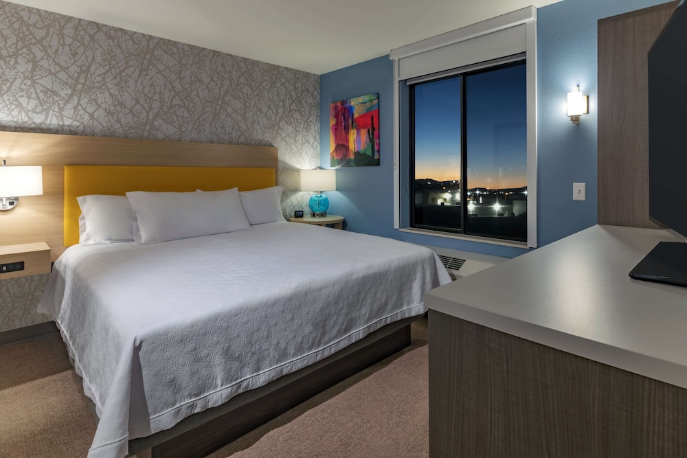 SUITE, KING BED, ACCESSIBLE