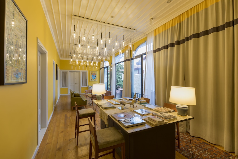 Delight Deluxe Boutique Hotel 67/79