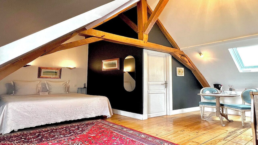 Charme, 1 Queen and 1 Single Bed, with Pool, Annex