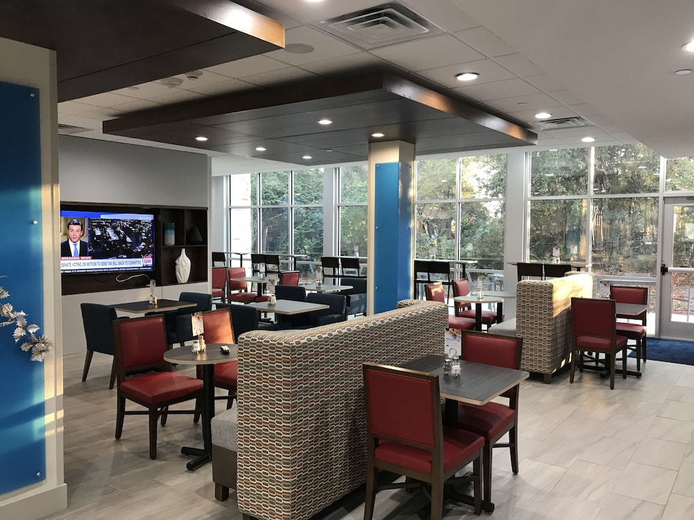 HOLIDAY INN EXPRESS PINEVILLE-ALEXANDRIA AREA 40/49
