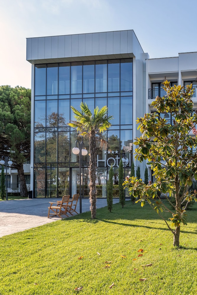 Ihotel Sunny Beach 4/48