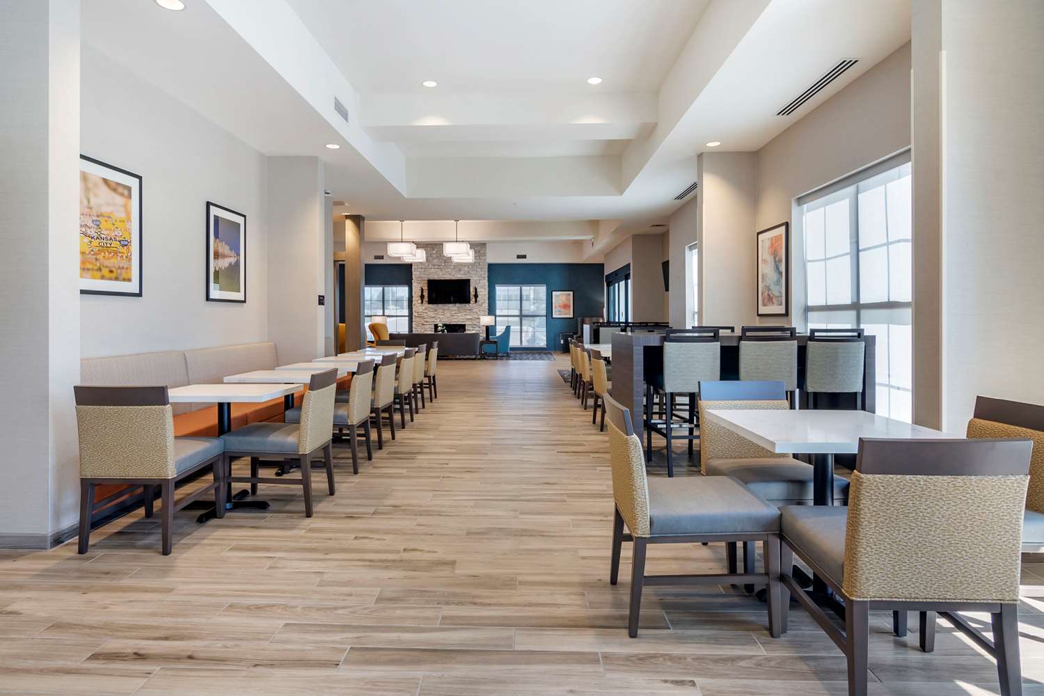 Comfort Suites Grandview - Kansas City 14/20