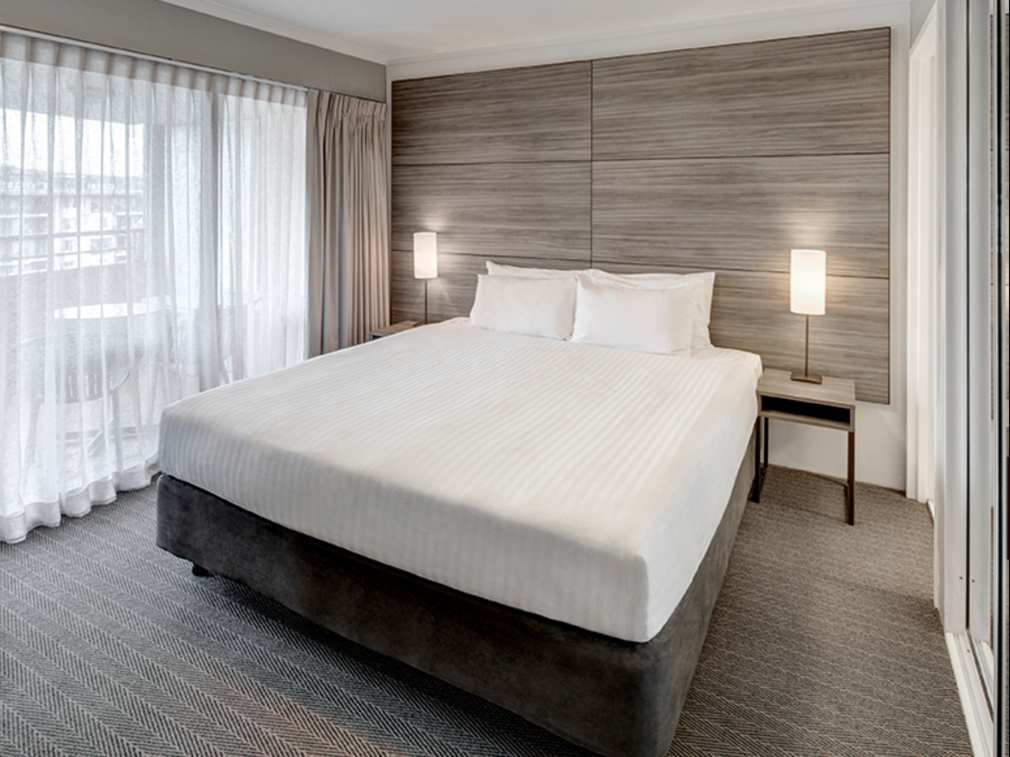 2 BEDROOMS, APARTMENT, KING BED