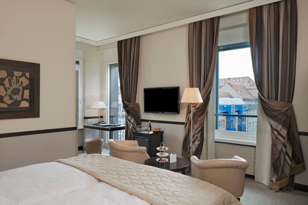 Opera Hotel 12/41