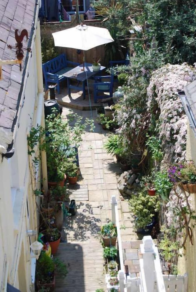 No9 Guest House 34/37