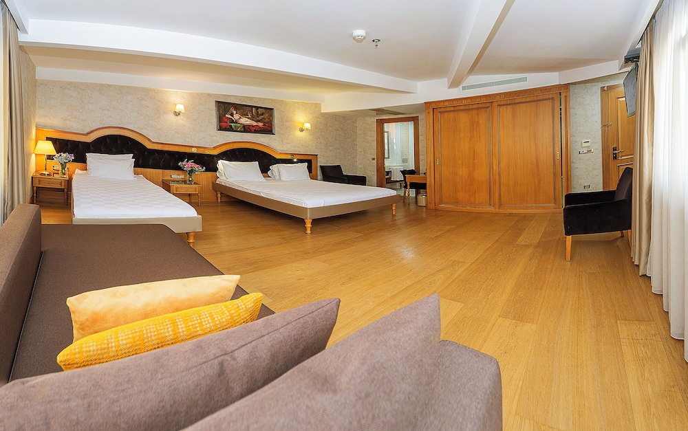 Aprilis Hotel 17/50