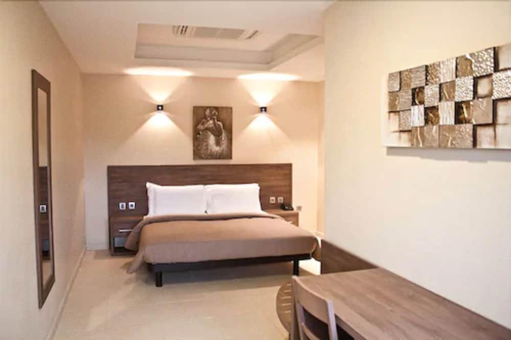 2 BEDROOMS, APARTMENT
