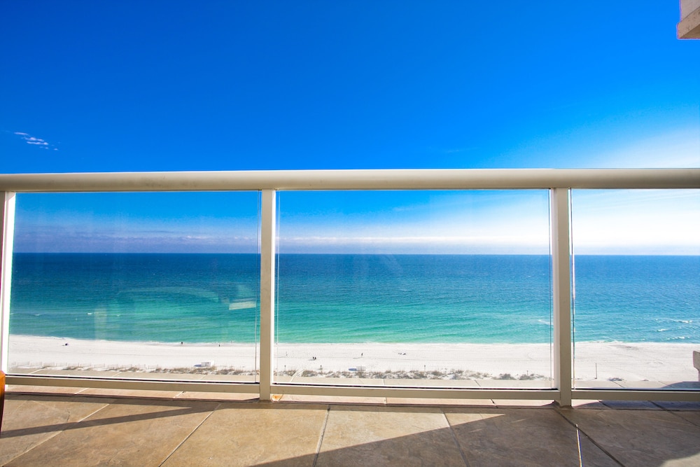 Beach Club 37/50