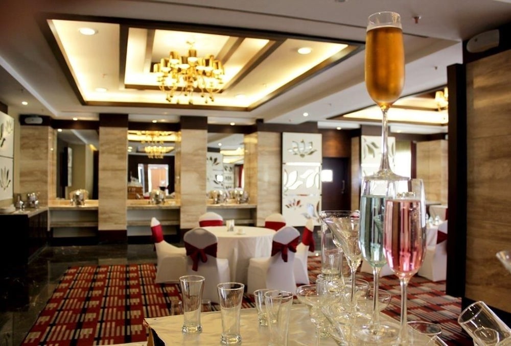 The Golden Palms Hotel Spa Delhi 37/41