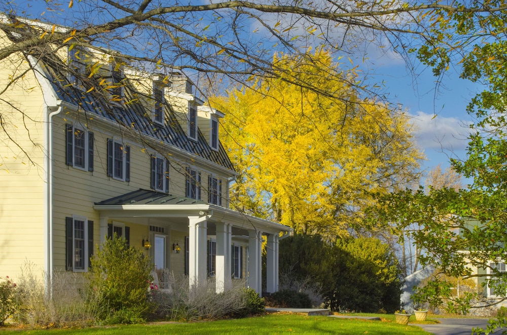 Hillbrook Inn 2/50