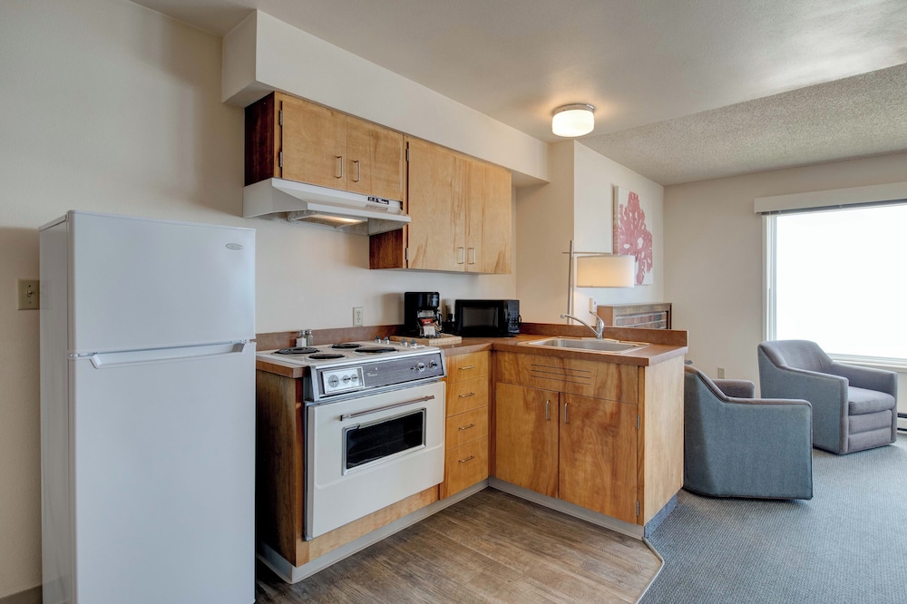Ester Lee Motel 3/50