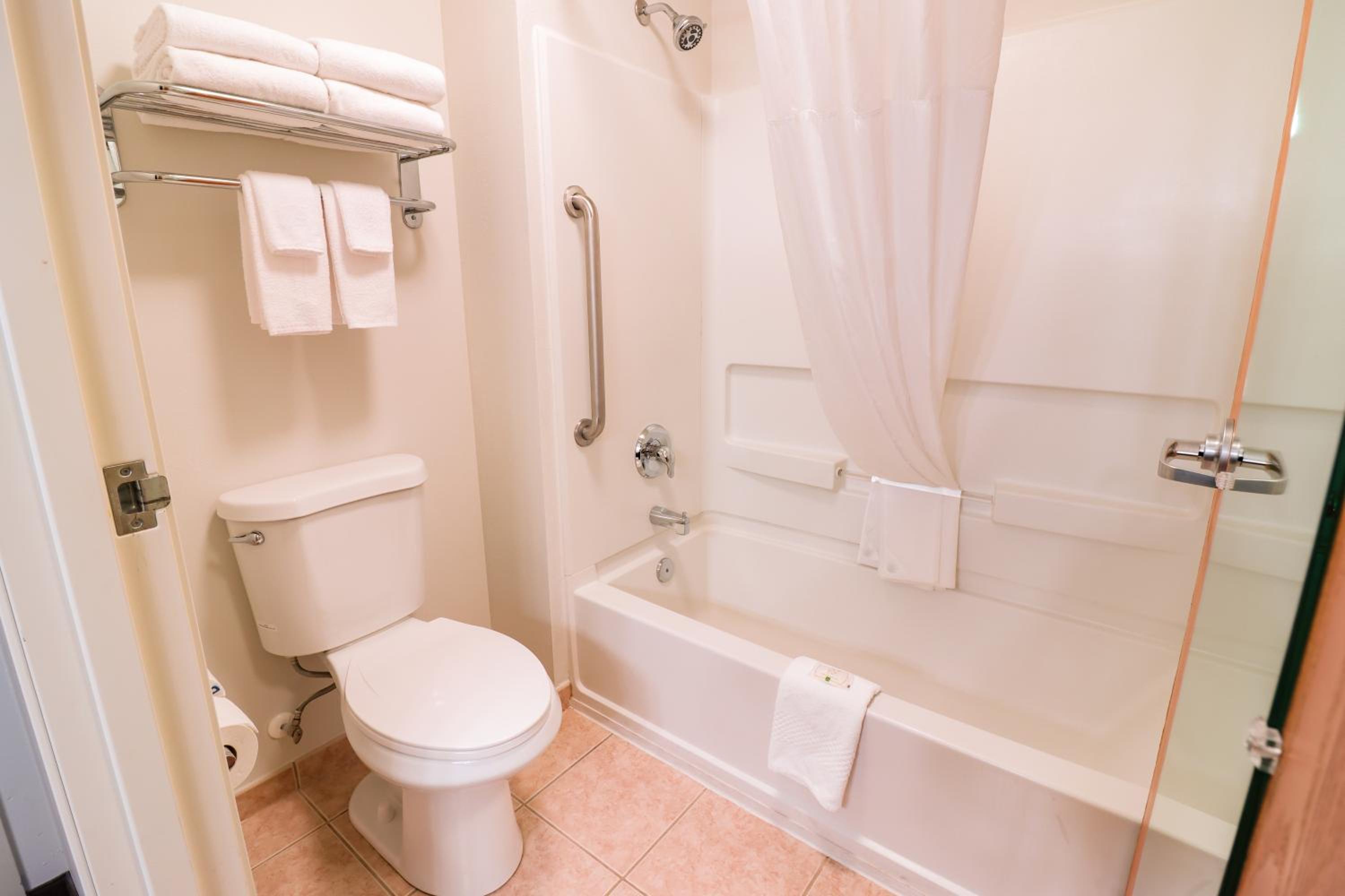 Room, 2 Queen Beds, Pet Friendly, Quality Inn & Suites Sequim at Olympic National Park 4/7