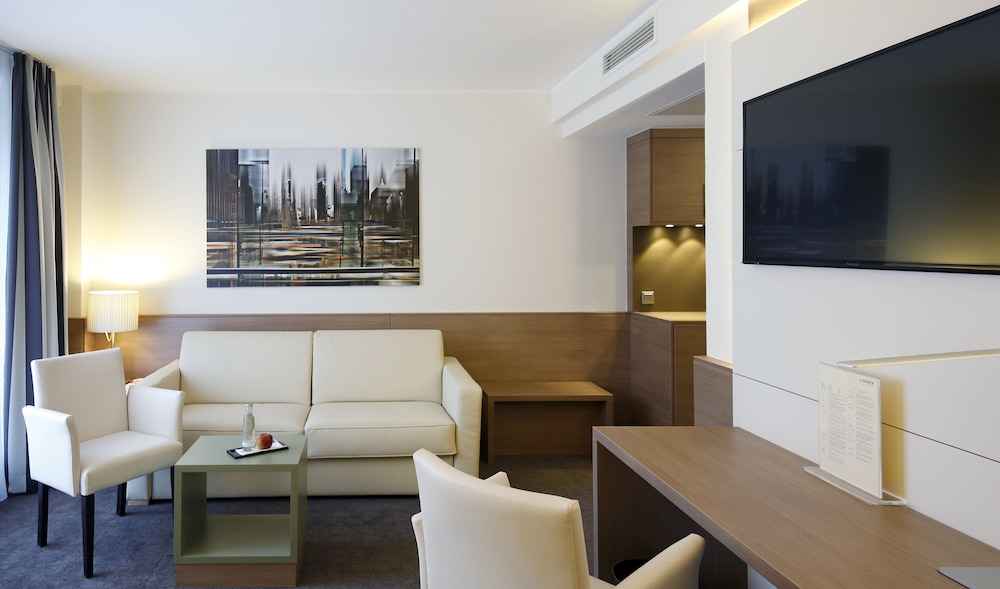 Lindner Hotel Dusseldorf Airport, part of JdV by Hyatt 49/75