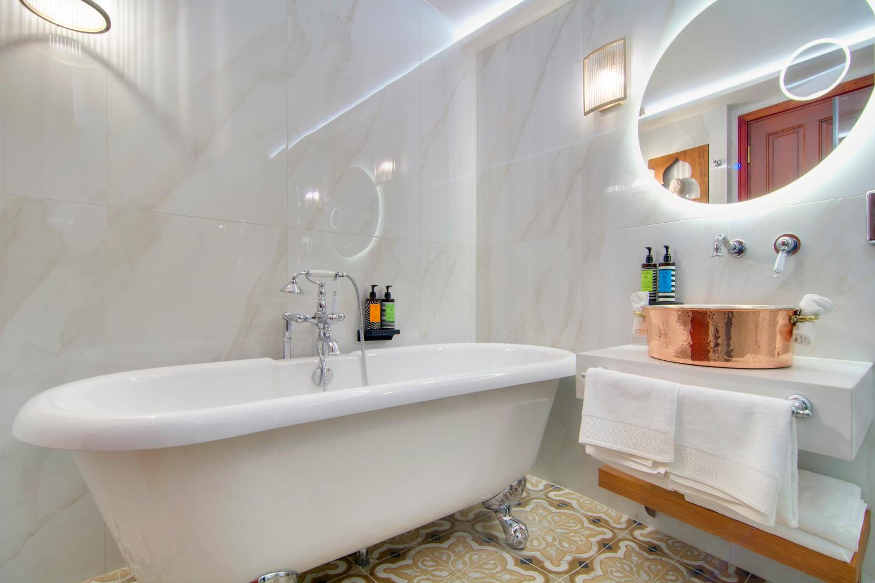 Archontariki Boutique Hotel 46/50