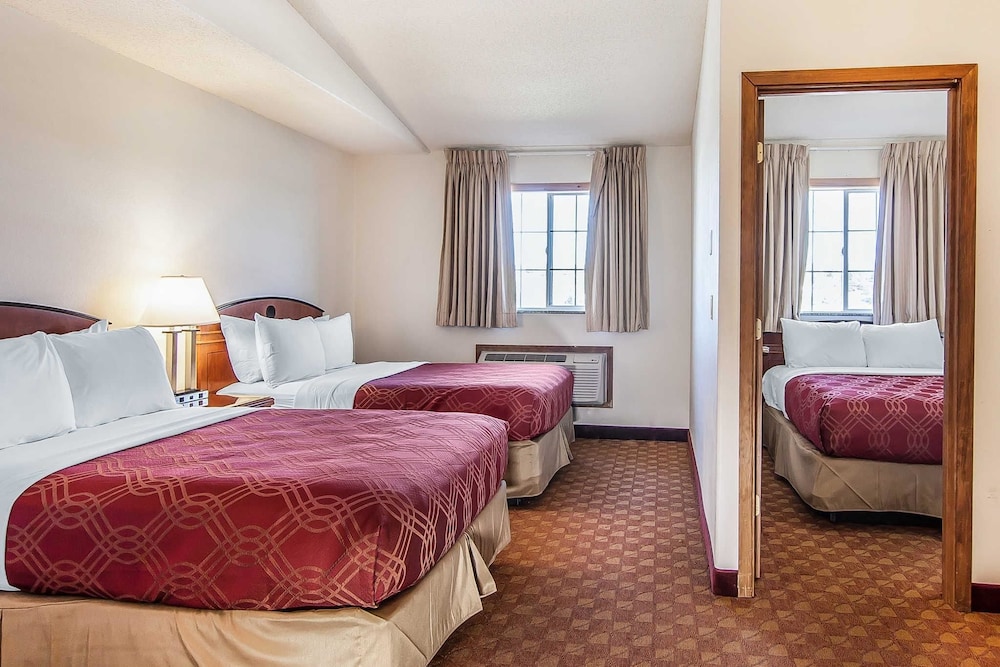 Econo Lodge Inn & Suites Madras 10/41