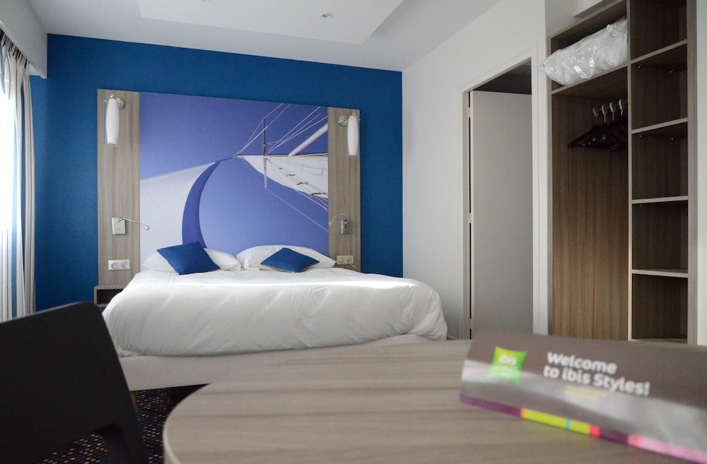 IBIS STYLES SAINT GILLES CROIX DE VIE 30/77