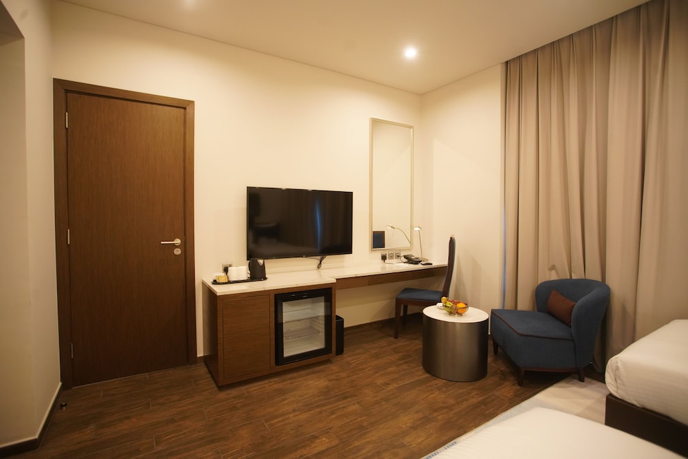 C - Hotel and Suites Doha 31/50