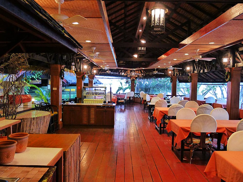 SUNSET VILLAGE BEACH RESORT 30/50