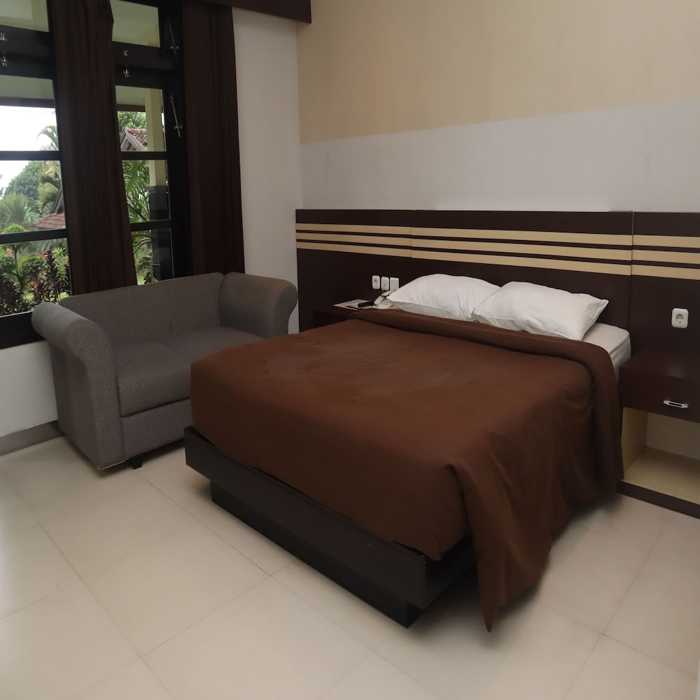 Kusuma Agrowisata Resort Convention Hotel 33/64