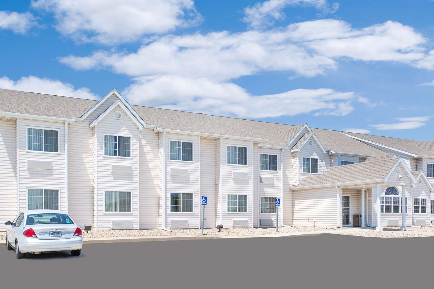Microtel Inn & Suites By Wyndham Colfax/Newton 10/13