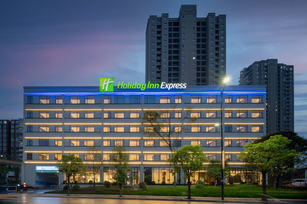 Holiday Inn Express Jingdezhen Ancient Town 9/45