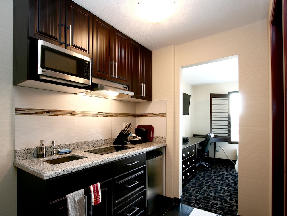 Foxwood Inn & Suites 44/51