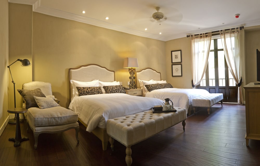 STANDARD, 2 DOUBLE BEDS