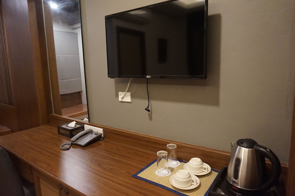 Lima Lanna Hotel 47/50