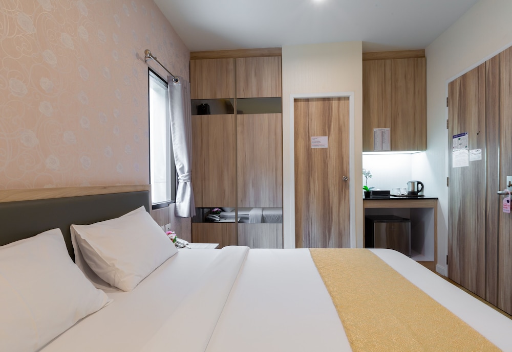 Leela Orchid Hotel 22/49