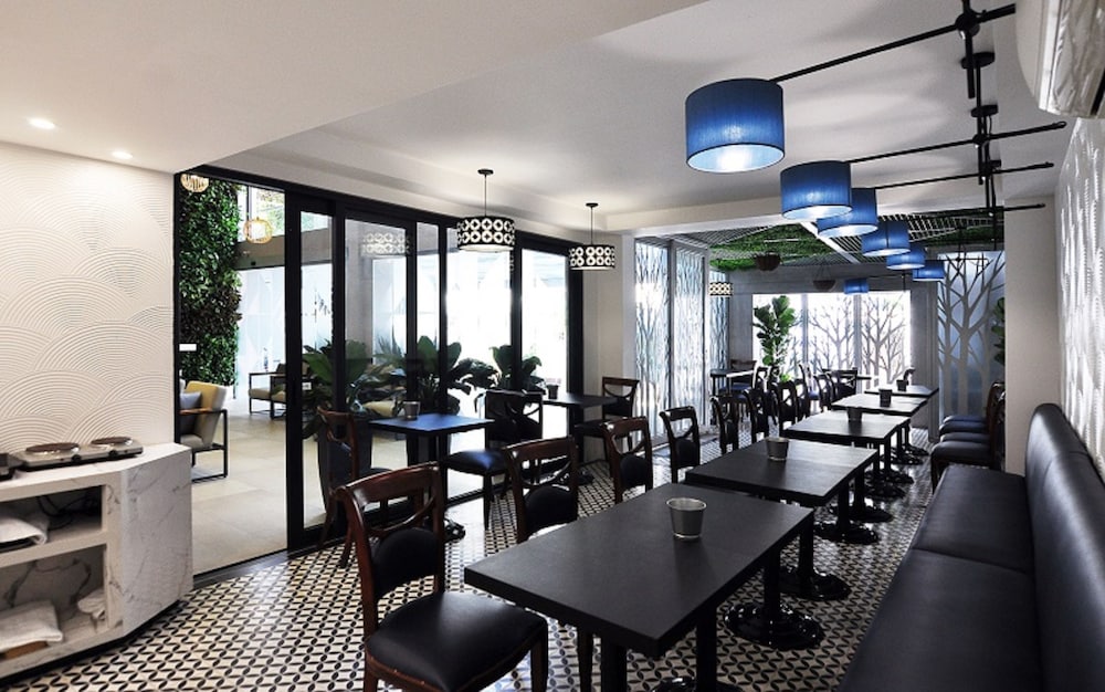 Royal Dragon Boutique Hotel 46/59