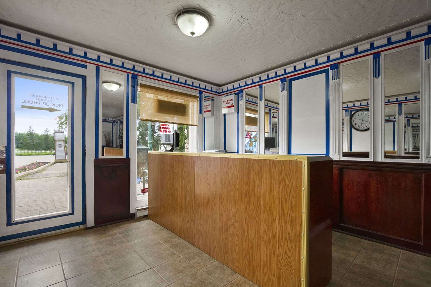 Knights Inn Lindsay 3/14