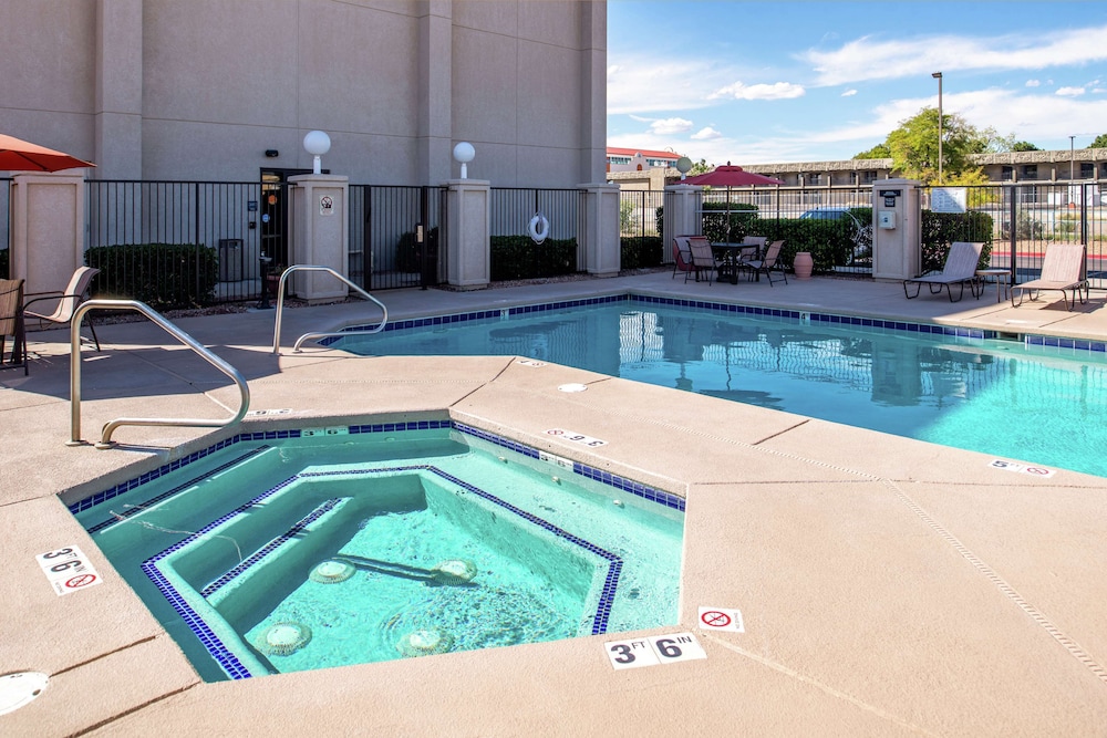 Hampton Inn Albuquerque University Midtown 9/55