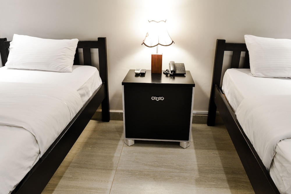 Jewelstone Hotel 43/69