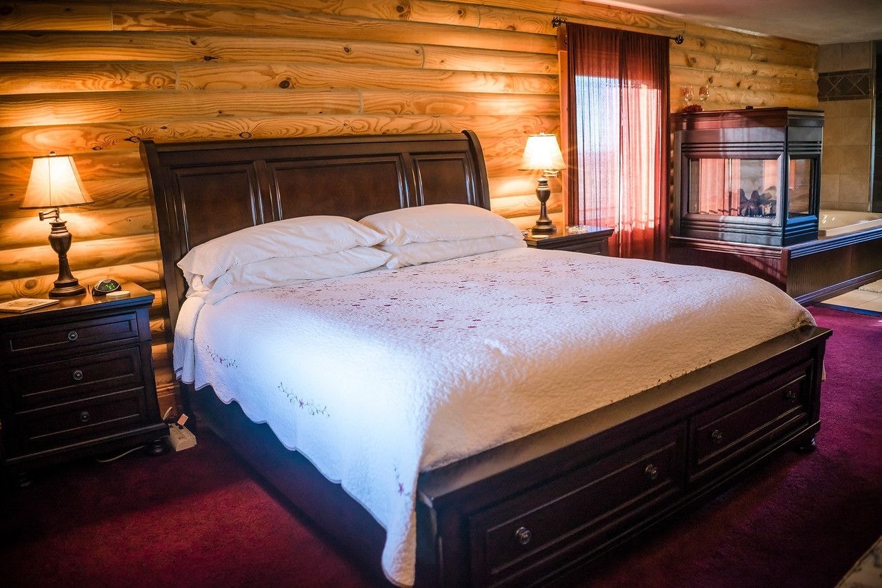 VINEYARD, DELUXE, SUITE, JETTED TUB
