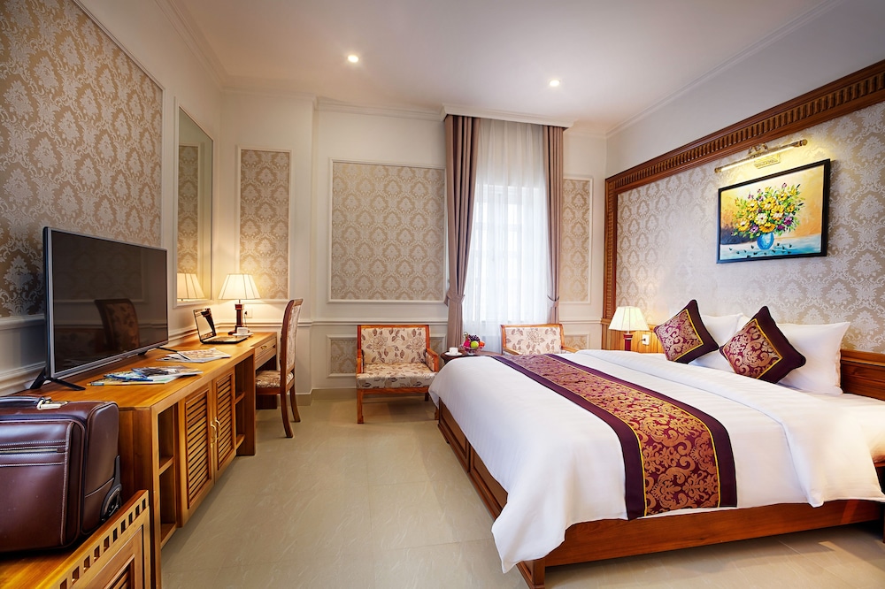 Riverside Hotel 23/63