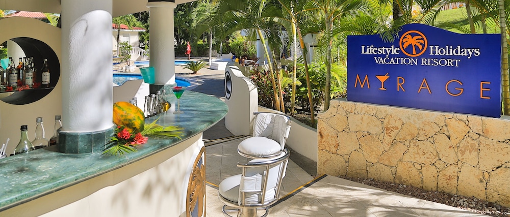 Lifestyle Crown Residence Suites 8/52