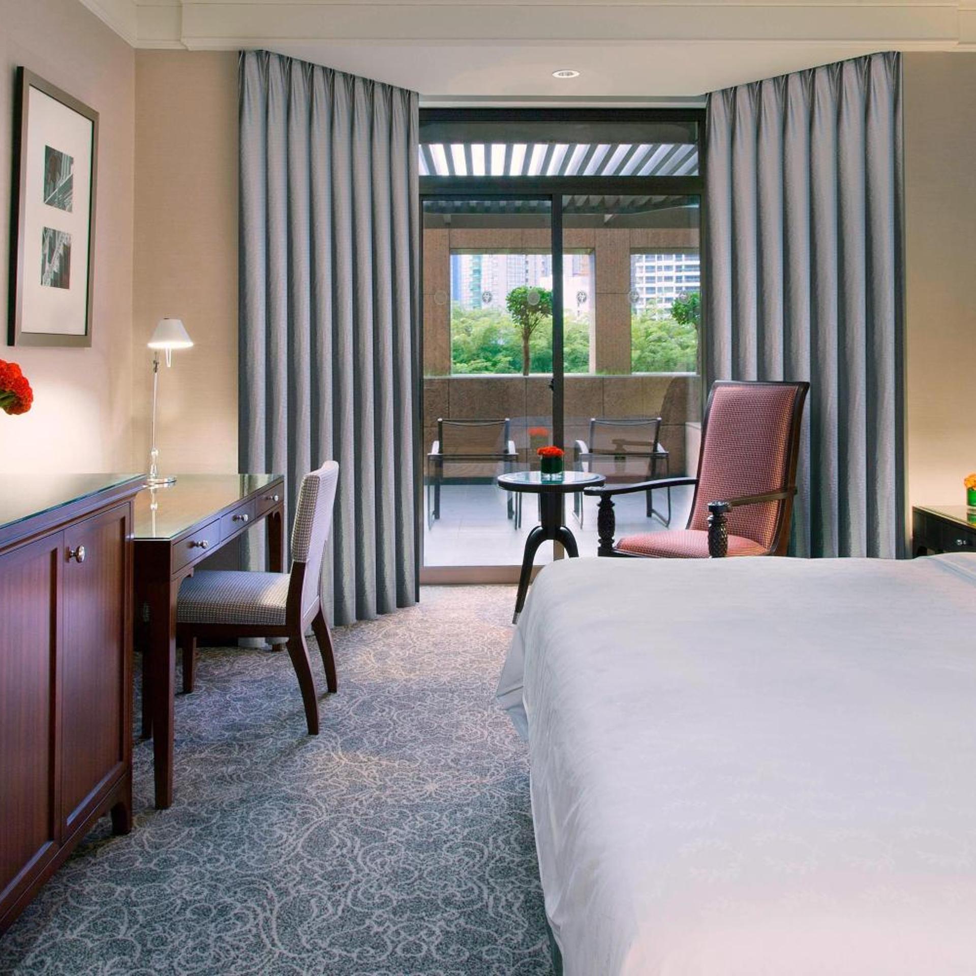 Room, King Bed, Terrace, Executive Lounge Access, SHERATON TOWERS SINGAPORE 2/3