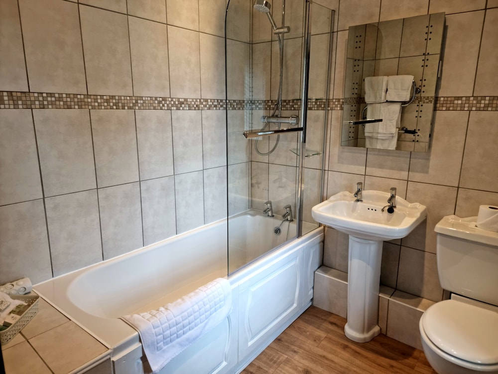 Collaven Manor Hotel 13/78